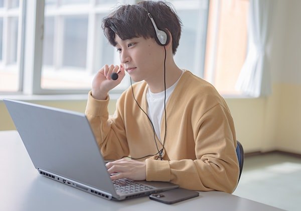 オンラインで動画編集を学ぶ受講生
